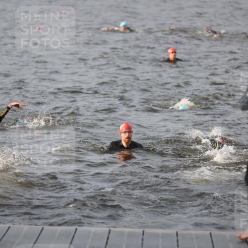 25.08.2024 - Elbe Triathlon Hamburg H.Heesch http://msf.ph/oto/6830130 25.08.2024 07:56:10 Schwimmen  meine-sportfotos.de