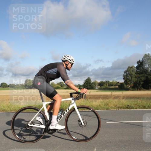 25.08.2024 - Elbe Triathlon Hamburg Fuchs,  Jonas http://msf.ph/oto/6830132 25.08.2024 09:18:32 Radfahren 119, 228, 73, 50, 242 meine-sportfotos.de