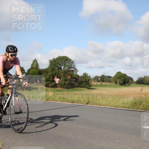 25.08.2024 - Elbe Triathlon Hamburg Fuchs,  Jonas http://msf.ph/oto/6830137 25.08.2024 09:48:55 Radfahren 353, 326, 228, 145, 219 meine-sportfotos.de