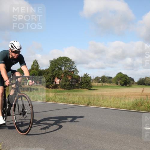 25.08.2024 - Elbe Triathlon Hamburg Fuchs,  Jonas http://msf.ph/oto/6830141 25.08.2024 09:48:57 Radfahren 228, 145, 219 meine-sportfotos.de