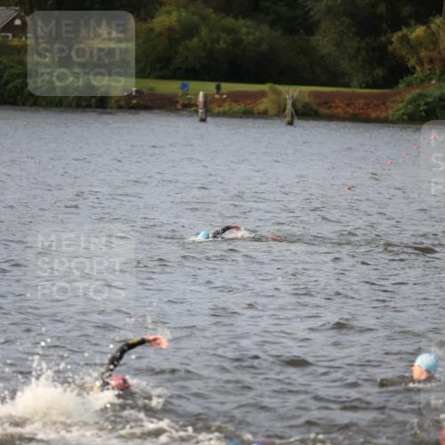 25.08.2024 - Elbe Triathlon Hamburg H.Heesch http://msf.ph/oto/6830203 25.08.2024 07:56:13 Schwimmen  meine-sportfotos.de