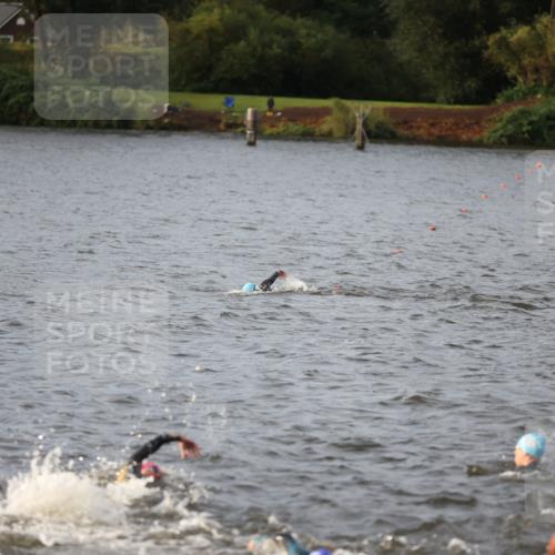 25.08.2024 - Elbe Triathlon Hamburg H.Heesch http://msf.ph/oto/6830208 25.08.2024 07:56:13 Schwimmen  meine-sportfotos.de