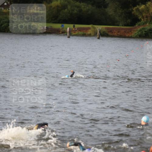 25.08.2024 - Elbe Triathlon Hamburg H.Heesch http://msf.ph/oto/6830210 25.08.2024 07:56:13 Schwimmen  meine-sportfotos.de