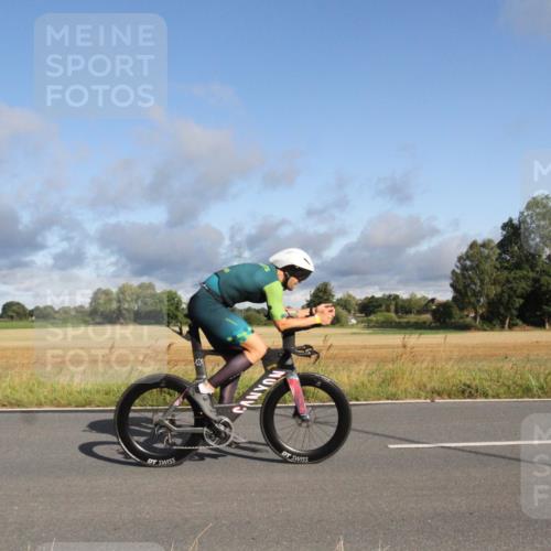 25.08.2024 - Elbe Triathlon Hamburg Fuchs,  Jonas http://msf.ph/oto/6830233 25.08.2024 09:19:55 Radfahren 99, 38, 48 meine-sportfotos.de