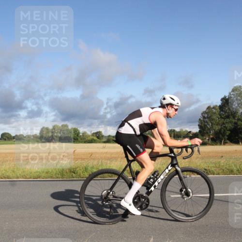 25.08.2024 - Elbe Triathlon Hamburg Fuchs,  Jonas http://msf.ph/oto/6830239 25.08.2024 09:20:05 Radfahren 232, 172, 336 meine-sportfotos.de