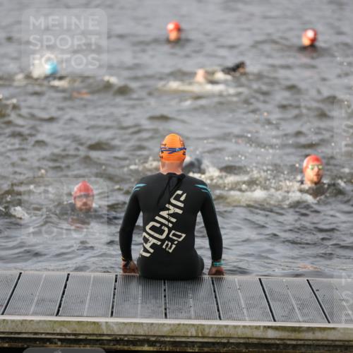 25.08.2024 - Elbe Triathlon Hamburg H.Heesch http://msf.ph/oto/6830256 25.08.2024 07:56:17 Schwimmen  meine-sportfotos.de
