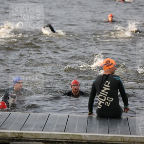 25.08.2024 - Elbe Triathlon Hamburg H.Heesch http://msf.ph/oto/6830272 25.08.2024 07:56:18 Schwimmen  meine-sportfotos.de