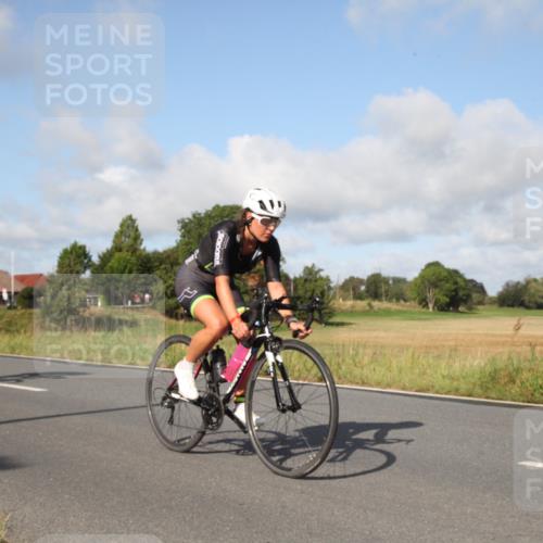 25.08.2024 - Elbe Triathlon Hamburg Fuchs,  Jonas http://msf.ph/oto/6830276 25.08.2024 09:50:09 Radfahren 524, 108, 146, 294, 124 meine-sportfotos.de