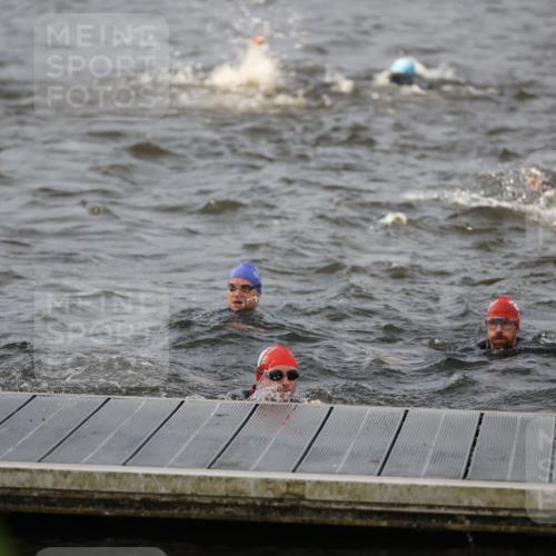 25.08.2024 - Elbe Triathlon Hamburg H.Heesch http://msf.ph/oto/6830299 25.08.2024 07:56:20 Schwimmen  meine-sportfotos.de