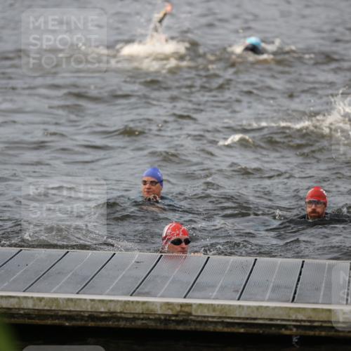 25.08.2024 - Elbe Triathlon Hamburg H.Heesch http://msf.ph/oto/6830308 25.08.2024 07:56:20 Schwimmen  meine-sportfotos.de