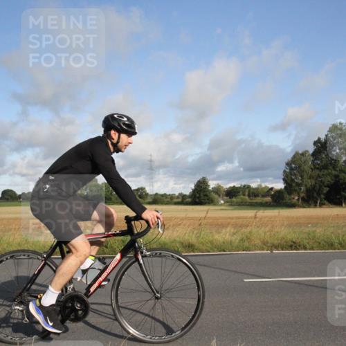 25.08.2024 - Elbe Triathlon Hamburg Fuchs,  Jonas http://msf.ph/oto/6830339 25.08.2024 09:20:57 Radfahren 100, 203, 1850, 89, 399, 267 meine-sportfotos.de