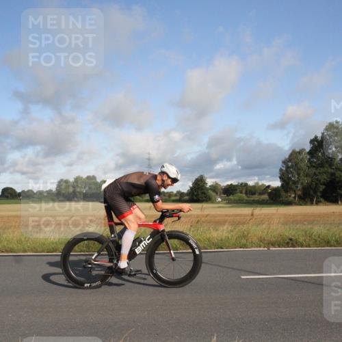 25.08.2024 - Elbe Triathlon Hamburg Fuchs,  Jonas http://msf.ph/oto/6830340 25.08.2024 09:20:59 Radfahren 100, 203, 1850, 89, 399, 267, 79 meine-sportfotos.de