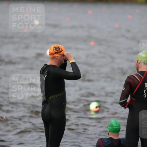 25.08.2024 - Elbe Triathlon Hamburg H.Heesch http://msf.ph/oto/6830356 25.08.2024 07:56:38 Schwimmen  meine-sportfotos.de