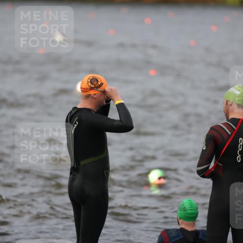 25.08.2024 - Elbe Triathlon Hamburg H.Heesch http://msf.ph/oto/6830358 25.08.2024 07:56:38 Schwimmen  meine-sportfotos.de
