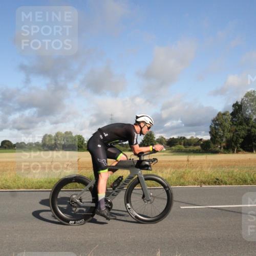 25.08.2024 - Elbe Triathlon Hamburg Fuchs,  Jonas http://msf.ph/oto/6830367 25.08.2024 09:21:07 Radfahren 267, 79, 39, 81, 300 meine-sportfotos.de
