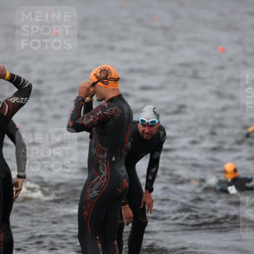 25.08.2024 - Elbe Triathlon Hamburg H.Heesch http://msf.ph/oto/6830371 25.08.2024 07:56:55 Schwimmen  meine-sportfotos.de