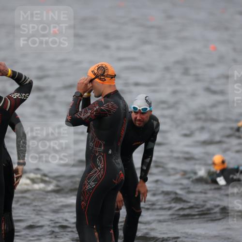 25.08.2024 - Elbe Triathlon Hamburg H.Heesch http://msf.ph/oto/6830377 25.08.2024 07:56:55 Schwimmen  meine-sportfotos.de