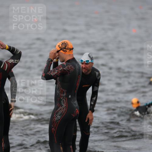 25.08.2024 - Elbe Triathlon Hamburg H.Heesch http://msf.ph/oto/6830398 25.08.2024 07:56:55 Schwimmen  meine-sportfotos.de
