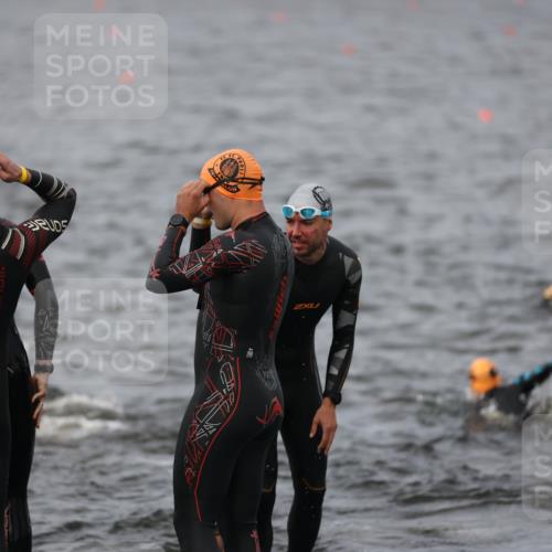 25.08.2024 - Elbe Triathlon Hamburg H.Heesch http://msf.ph/oto/6830402 25.08.2024 07:56:55 Schwimmen  meine-sportfotos.de