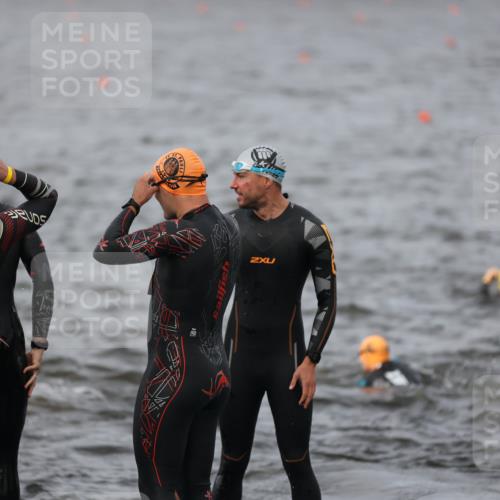 25.08.2024 - Elbe Triathlon Hamburg H.Heesch http://msf.ph/oto/6830407 25.08.2024 07:56:56 Schwimmen  meine-sportfotos.de
