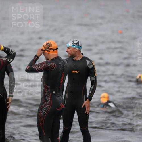 25.08.2024 - Elbe Triathlon Hamburg H.Heesch http://msf.ph/oto/6830410 25.08.2024 07:56:56 Schwimmen  meine-sportfotos.de