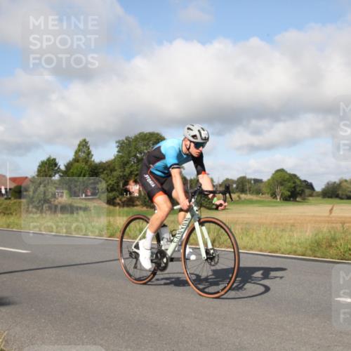 25.08.2024 - Elbe Triathlon Hamburg Fuchs,  Jonas http://msf.ph/oto/6830411 25.08.2024 09:51:51 Radfahren 477, 208, 331, 529, 126 meine-sportfotos.de
