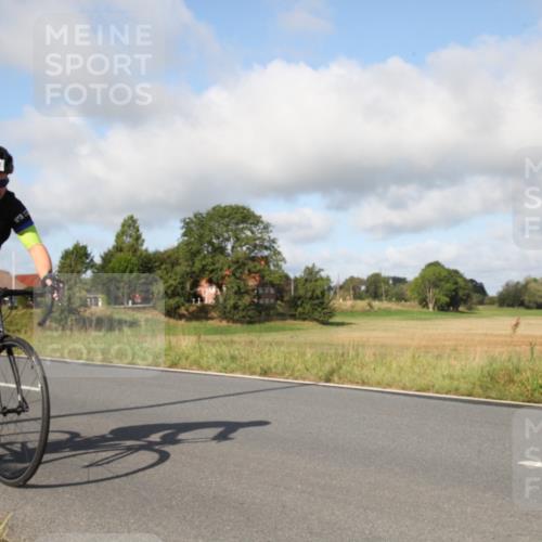 25.08.2024 - Elbe Triathlon Hamburg Fuchs,  Jonas http://msf.ph/oto/6830417 25.08.2024 09:51:52 Radfahren 477, 208, 331, 529, 126 meine-sportfotos.de
