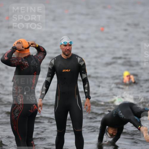 25.08.2024 - Elbe Triathlon Hamburg H.Heesch http://msf.ph/oto/6830437 25.08.2024 07:56:57 Schwimmen  meine-sportfotos.de