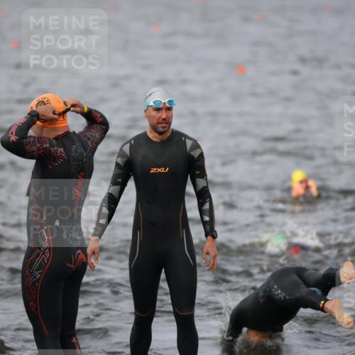 25.08.2024 - Elbe Triathlon Hamburg H.Heesch http://msf.ph/oto/6830439 25.08.2024 07:56:57 Schwimmen  meine-sportfotos.de