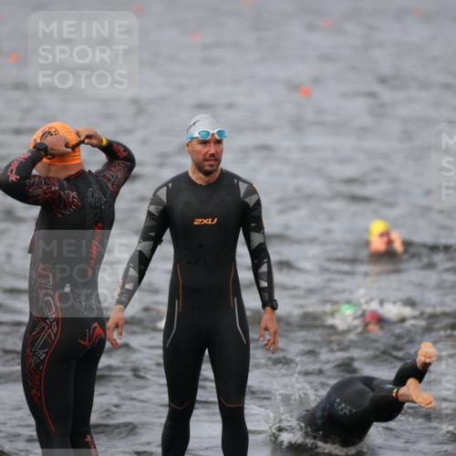 25.08.2024 - Elbe Triathlon Hamburg H.Heesch http://msf.ph/oto/6830442 25.08.2024 07:56:57 Schwimmen  meine-sportfotos.de