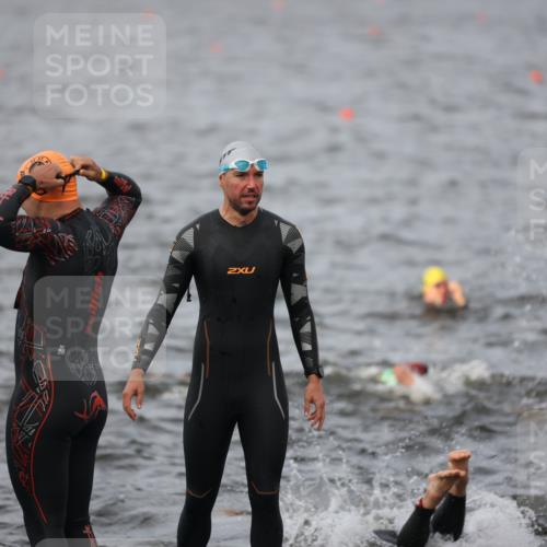 25.08.2024 - Elbe Triathlon Hamburg H.Heesch http://msf.ph/oto/6830451 25.08.2024 07:56:57 Schwimmen  meine-sportfotos.de