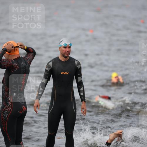 25.08.2024 - Elbe Triathlon Hamburg H.Heesch http://msf.ph/oto/6830455 25.08.2024 07:56:57 Schwimmen  meine-sportfotos.de