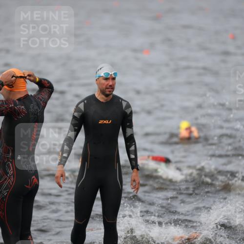 25.08.2024 - Elbe Triathlon Hamburg H.Heesch http://msf.ph/oto/6830461 25.08.2024 07:56:57 Schwimmen  meine-sportfotos.de