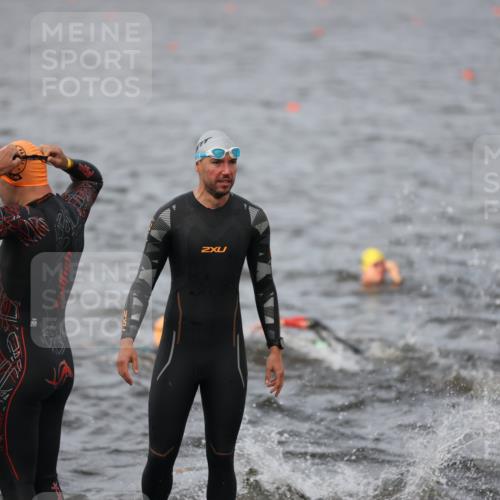 25.08.2024 - Elbe Triathlon Hamburg H.Heesch http://msf.ph/oto/6830470 25.08.2024 07:56:57 Schwimmen  meine-sportfotos.de
