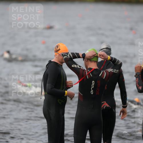 25.08.2024 - Elbe Triathlon Hamburg H.Heesch http://msf.ph/oto/6830478 25.08.2024 07:57:00 Schwimmen  meine-sportfotos.de