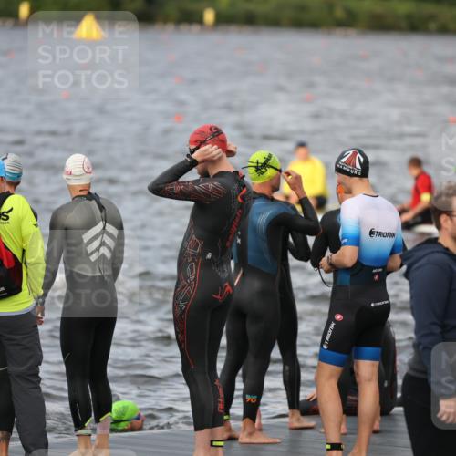 25.08.2024 - Elbe Triathlon Hamburg H.Heesch http://msf.ph/oto/6830514 25.08.2024 07:58:34 Schwimmen  meine-sportfotos.de