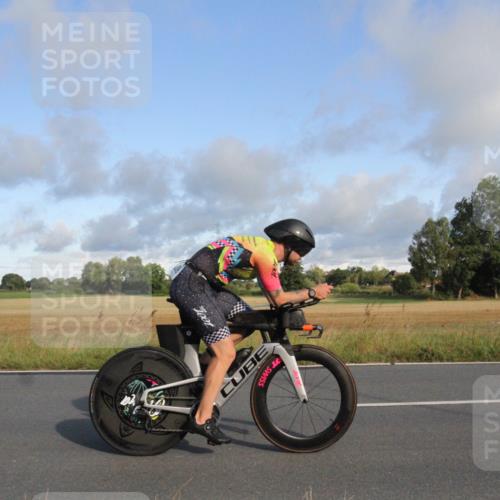 25.08.2024 - Elbe Triathlon Hamburg Fuchs,  Jonas http://msf.ph/oto/6830520 25.08.2024 09:22:43 Radfahren 91, 327, 209, 45 meine-sportfotos.de