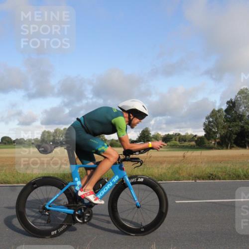 25.08.2024 - Elbe Triathlon Hamburg Fuchs,  Jonas http://msf.ph/oto/6830527 25.08.2024 09:22:44 Radfahren 327, 209, 45, 443 meine-sportfotos.de