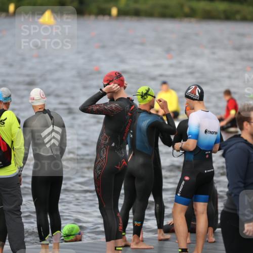 25.08.2024 - Elbe Triathlon Hamburg H.Heesch http://msf.ph/oto/6830528 25.08.2024 07:58:35 Schwimmen  meine-sportfotos.de