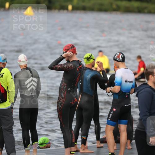 25.08.2024 - Elbe Triathlon Hamburg H.Heesch http://msf.ph/oto/6830532 25.08.2024 07:58:35 Schwimmen  meine-sportfotos.de