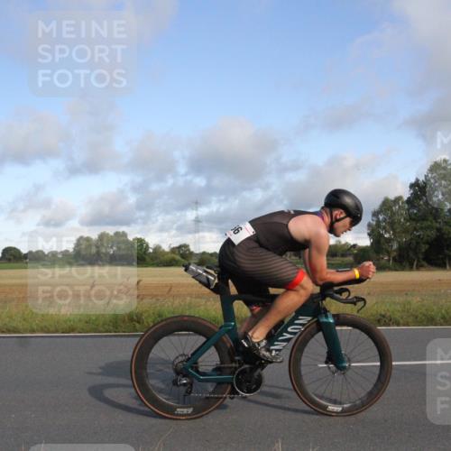 25.08.2024 - Elbe Triathlon Hamburg Fuchs,  Jonas http://msf.ph/oto/6830544 25.08.2024 09:22:56 Radfahren 443, 266, 56, 208 meine-sportfotos.de