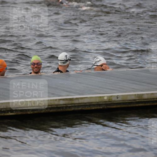 25.08.2024 - Elbe Triathlon Hamburg H.Heesch http://msf.ph/oto/6830564 25.08.2024 07:58:42 Schwimmen  meine-sportfotos.de