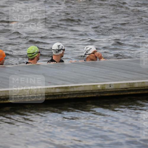 25.08.2024 - Elbe Triathlon Hamburg H.Heesch http://msf.ph/oto/6830568 25.08.2024 07:58:42 Schwimmen  meine-sportfotos.de
