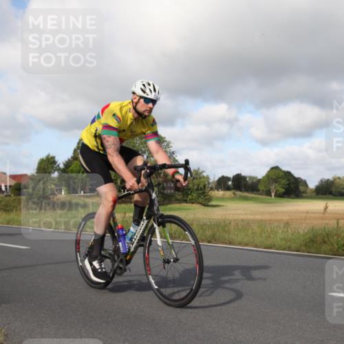 25.08.2024 - Elbe Triathlon Hamburg Fuchs,  Jonas http://msf.ph/oto/6830577 25.08.2024 09:53:44 Radfahren 322, 489, 464 meine-sportfotos.de