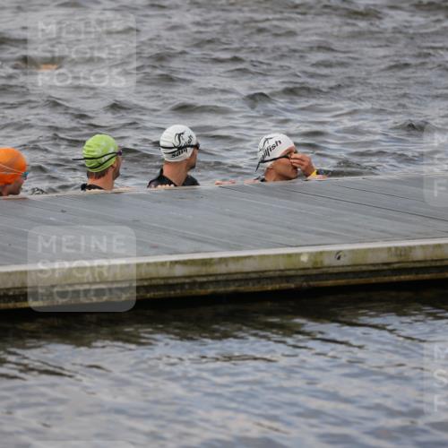 25.08.2024 - Elbe Triathlon Hamburg H.Heesch http://msf.ph/oto/6830578 25.08.2024 07:58:42 Schwimmen  meine-sportfotos.de