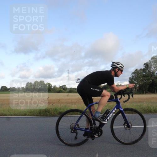 25.08.2024 - Elbe Triathlon Hamburg Fuchs,  Jonas http://msf.ph/oto/6830579 25.08.2024 09:23:29 Radfahren 167, 258, 86, 64 meine-sportfotos.de
