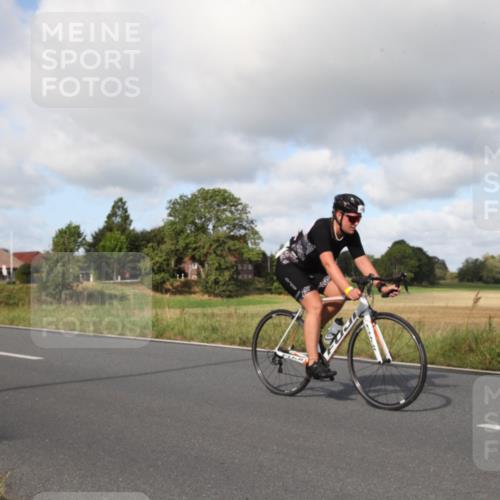 25.08.2024 - Elbe Triathlon Hamburg Fuchs,  Jonas http://msf.ph/oto/6830580 25.08.2024 09:53:45 Radfahren 322, 489, 464 meine-sportfotos.de