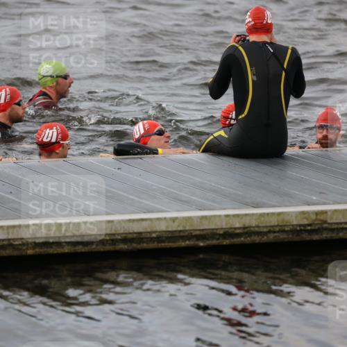 25.08.2024 - Elbe Triathlon Hamburg H.Heesch http://msf.ph/oto/6830581 25.08.2024 07:58:45 Schwimmen  meine-sportfotos.de