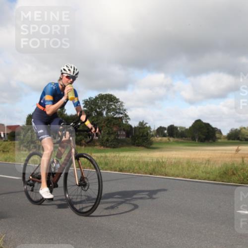 25.08.2024 - Elbe Triathlon Hamburg Fuchs,  Jonas http://msf.ph/oto/6830587 25.08.2024 09:53:49 Radfahren 322, 489, 464, 430 meine-sportfotos.de