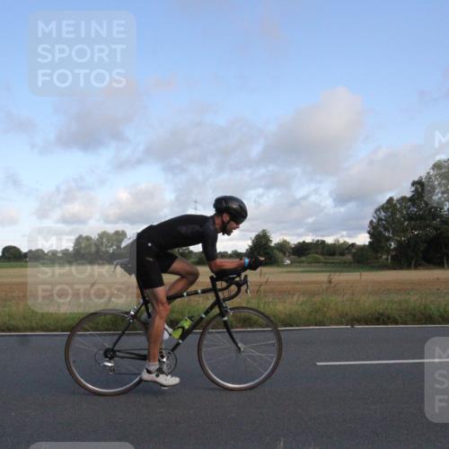25.08.2024 - Elbe Triathlon Hamburg Fuchs,  Jonas http://msf.ph/oto/6830590 25.08.2024 09:23:37 Radfahren 86, 64, 342, 35, 153 meine-sportfotos.de